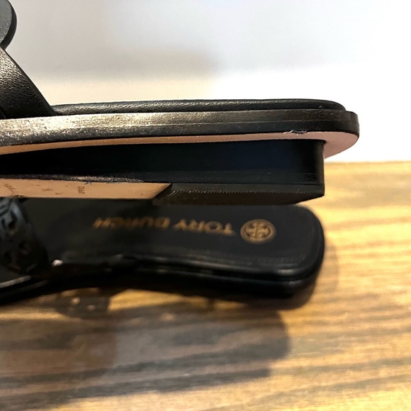 ***SOLD*** Tory Burch Tiny Miller Sandal. Black size 8 - Picture 3 of 8